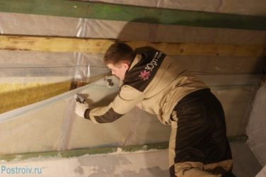 Чем крепить пароизоляцию к утеплителю?