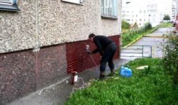 Чем покрасить цоколь дома?