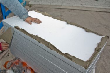 Чем приклеить утеплитель к бетону?