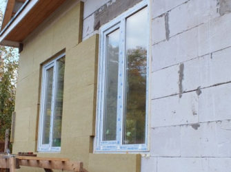 Чем утеплить пеноблок снаружи под сайдинг?