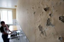 Чернеют стены в квартире что делать?