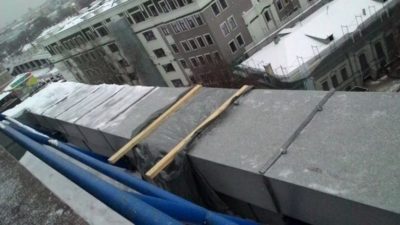 Для чего нужен парапет на крыше?