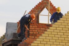 Где найти строителей для строительства дома?