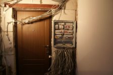 Где установить электрощиток в частном доме?