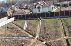 Как отвести воду с участка своими руками?