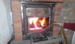 Как переделать печку в камин своими руками?