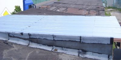 Как перекрыть бетонную крышу профнастилом?
