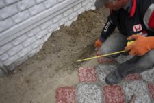 Как постелить тротуарную плитку своими руками?