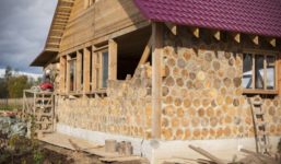 Как построить дом из глины своими руками?