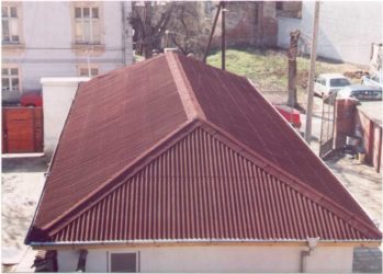 Как правильно крепить конек на вальмовой крыше?