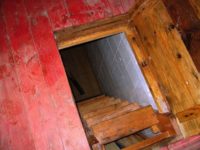 Как правильно сделать подполье в деревянном доме?