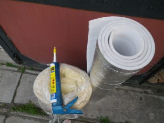 Как приклеить утеплитель к металлу?