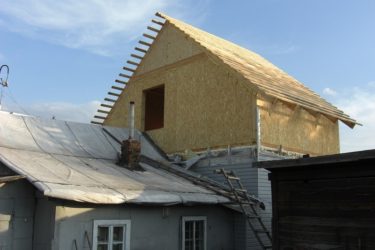 Как пристроить мансарду к старому дому?