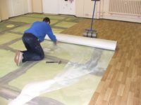 Как расправить линолеум в домашних условиях?