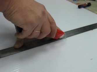 Как ровно отрезать поликарбонат?