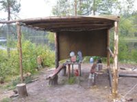 Как сделать домик в лесу своими руками?