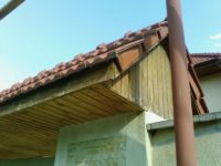 Как сделать карнизы под крышей?