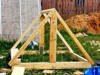 Как сделать крышу для колодца своими руками?
