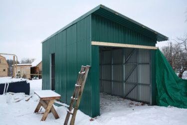 Как сделать крышу из металлопрофиля своими руками?