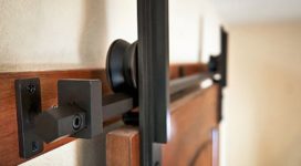 Как сделать раздвижные межкомнатные двери своими руками?