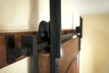Как сделать сдвижную дверь своими руками?