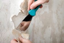Как смыть старые обои со стен?
