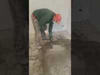 Как убрать смолу с пола?