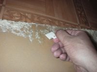 Как удалить монтажную пену с деревянной двери?