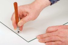Как выбрать стеклорез для дома?
