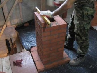 Как выложить дымоход из кирпича своими руками?