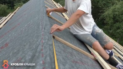 Как выровнять конек на крыше?