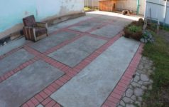 Как забетонировать двор в частном доме?