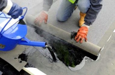Как заделать дырку в рубероидной крыше?