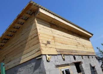 Как заделать фронтон односкатной крыши?