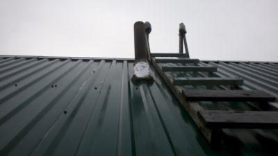 Как замазать трубу на крыше?