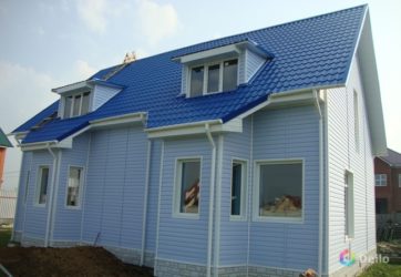 Какой сайдинг подходит к синей крыше?