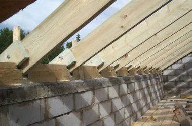 Крепление стропил к стене из газобетона