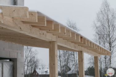 Крепление стропил веранды к дому