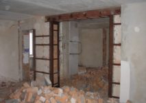 Можно ли ломать стены в панельном доме?