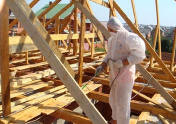 Нужно ли обрабатывать стропила и обрешетку антисептиком?