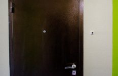 Обогрев входной двери частного дома