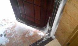 Обогрев входной двери частного дома