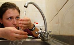 Плохой напор воды в кране что делать?