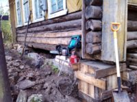 Просел угол деревянного дома что делать?
