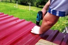Течет крыша из профнастила что делать?