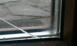 Треснуло стекло в стеклопакете что делать?