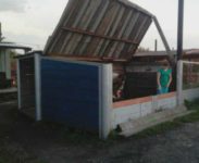 Углярка с откидной крышей своими руками