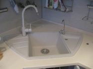 Установка крана на мойку из искусственного камня