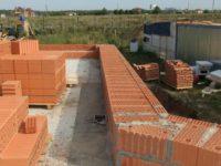 Во сколько кирпичей строить стены дома?