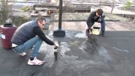 Заливка крыши битумом